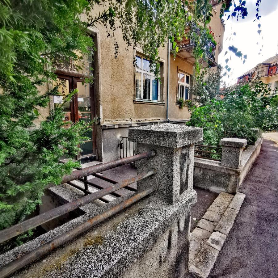 Cozyhome The Castle Apartment - Spacious, Quiet, High Ceiling Pressburg Exterior foto