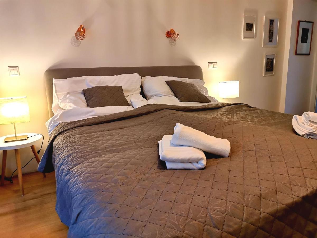 Cozyhome The Castle Apartment - Spacious, Quiet, High Ceiling Pressburg Exterior foto