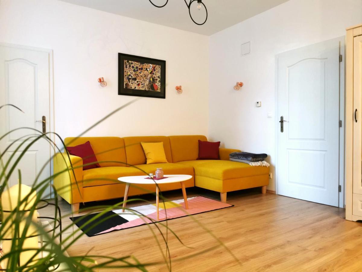 Cozyhome The Castle Apartment - Spacious, Quiet, High Ceiling Pressburg Exterior foto