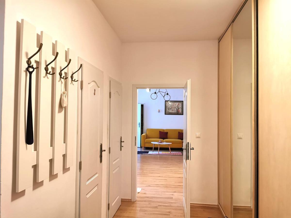Cozyhome The Castle Apartment - Spacious, Quiet, High Ceiling Pressburg Exterior foto